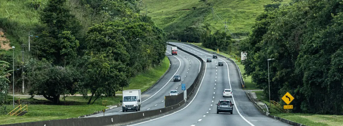 Imagem de um rodovia para representar o conteúdo de como economizar combustível na estrada, Imagem de um rodovia para representar o conteúdo de como economizar combustível na estrada,